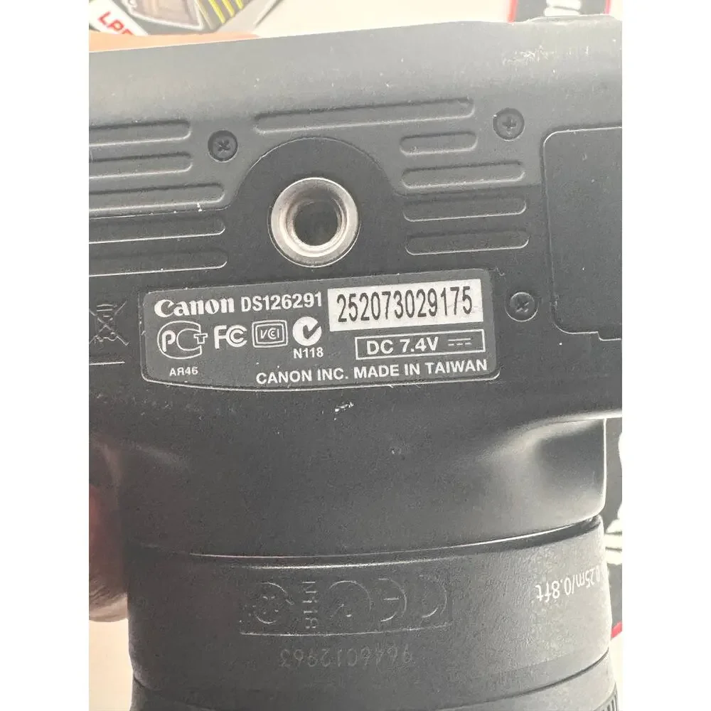 Canon EOS Rebel T3 DS126291 digital camera with new battery & charger